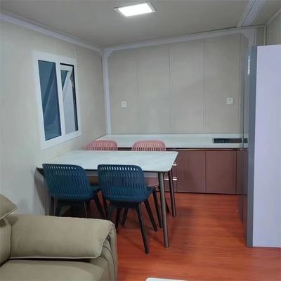 빠르게 움직이는 활동실 현대적인 디자인으로 겹쳐지는 쌍 날개 빌딩